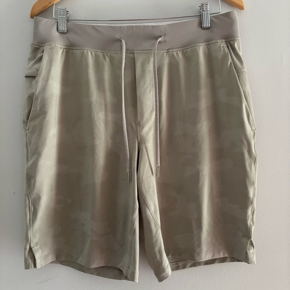 Lululemon T.H.E. Short 9" Mens L Linerless Camo VMXR 50286 Running Gym Training